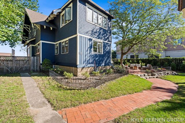 62 W 11th Street, Holland City, MI 49423