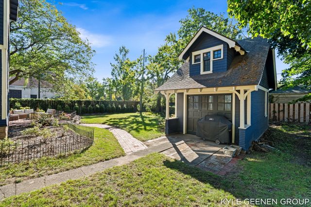 62 W 11th Street, Holland City, MI 49423