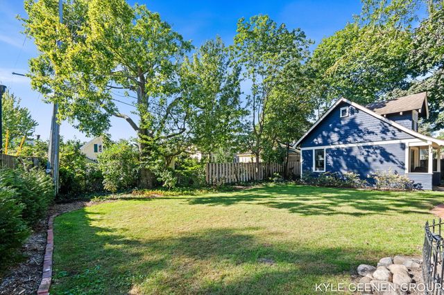 62 W 11th Street, Holland City, MI 49423