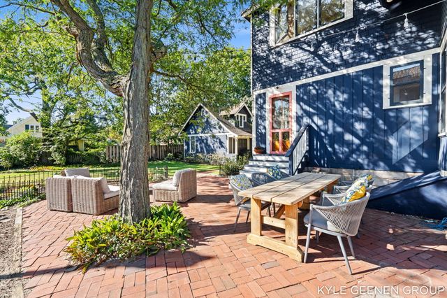 62 W 11th Street, Holland City, MI 49423