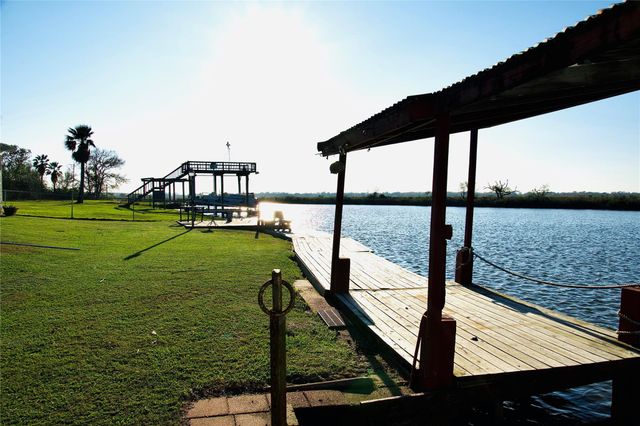 627 Port Road, Angleton, TX 77515