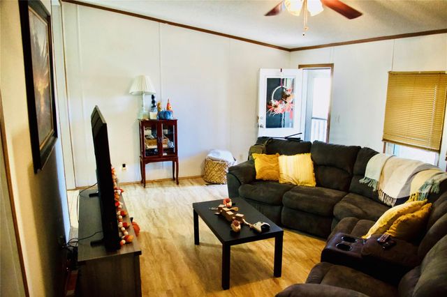 627 Port Road, Angleton, TX 77515