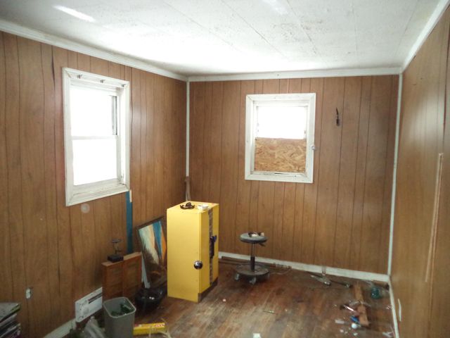 2263 E Maple Avenue, Burton, MI 48529