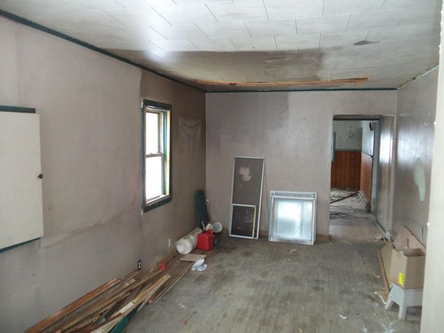 2263 E Maple Avenue, Burton, MI 48529