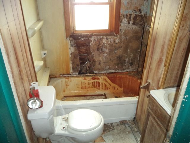 2263 E Maple Avenue, Burton, MI 48529