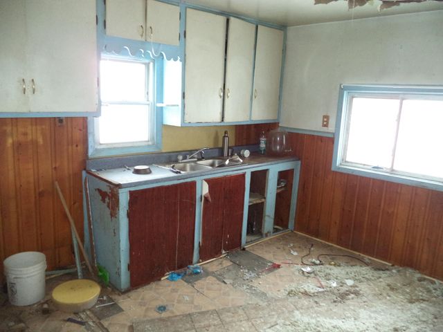 2263 E Maple Avenue, Burton, MI 48529