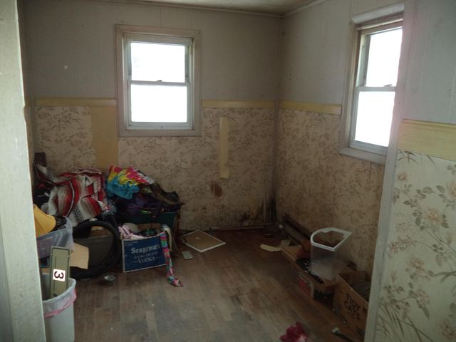 2263 E Maple Avenue, Burton, MI 48529