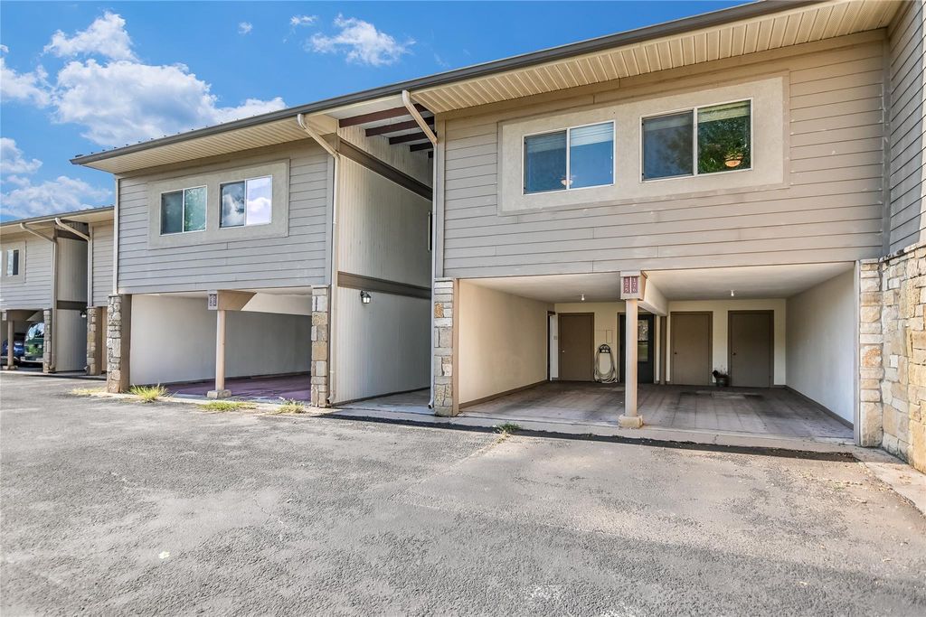 300 Out Yonder 176, Horseshoe Bay, TX 78657