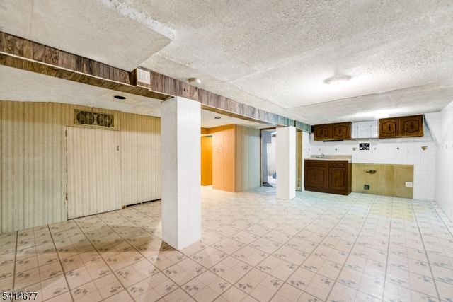 85 Kearney St, Paterson City, NJ 07522