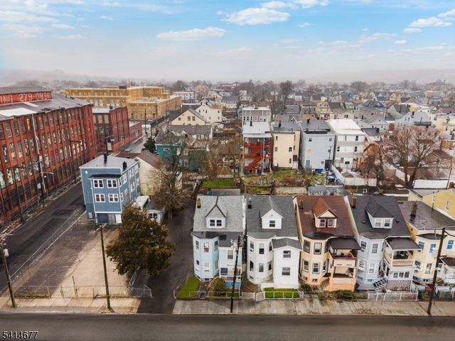 85 Kearney St, Paterson City, NJ 07522