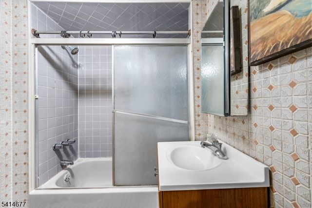 85 Kearney St, Paterson City, NJ 07522