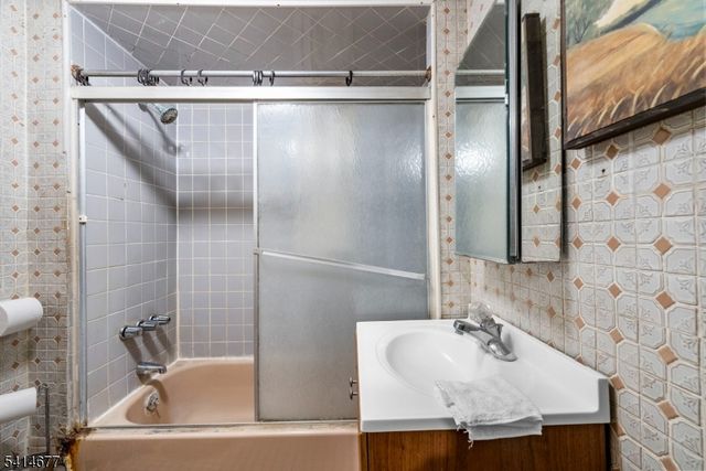 85 Kearney St, Paterson City, NJ 07522