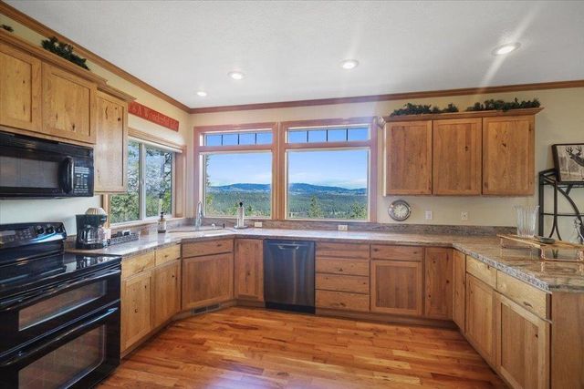 305 W Viewmont Ln, Spokane, WA 99224