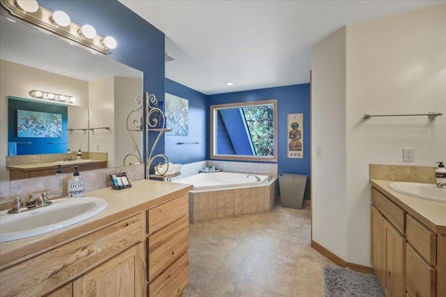 305 W Viewmont Ln, Spokane, WA 99224