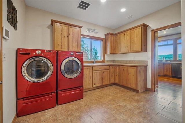 305 W Viewmont Ln, Spokane, WA 99224