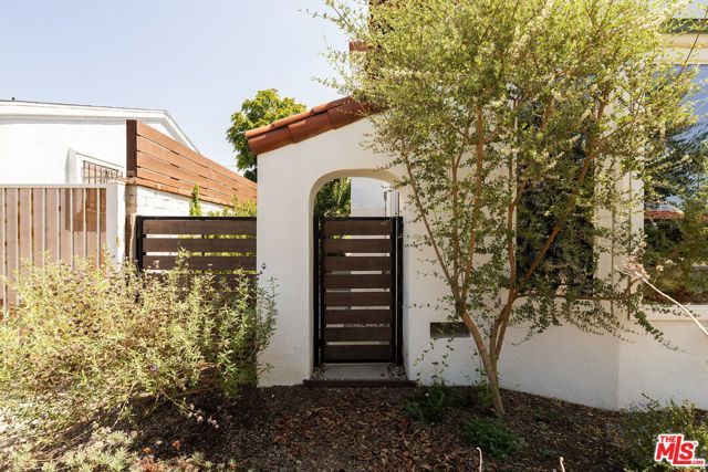 3536 West Boulevard, Los Angeles, CA 90016