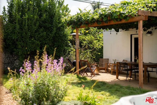 3536 West Boulevard, Los Angeles, CA 90016