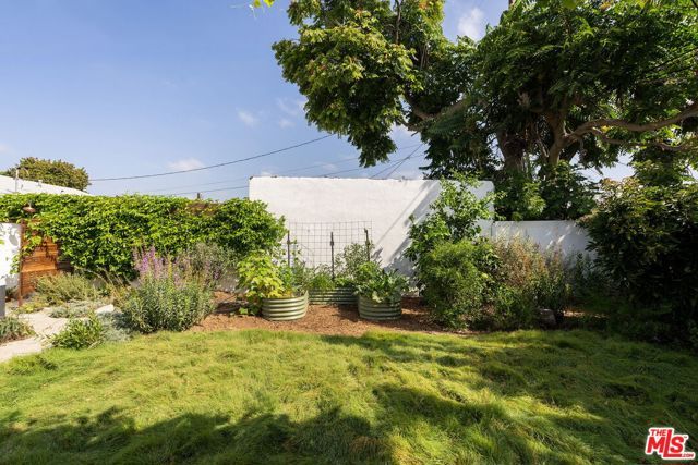3536 West Boulevard, Los Angeles, CA 90016