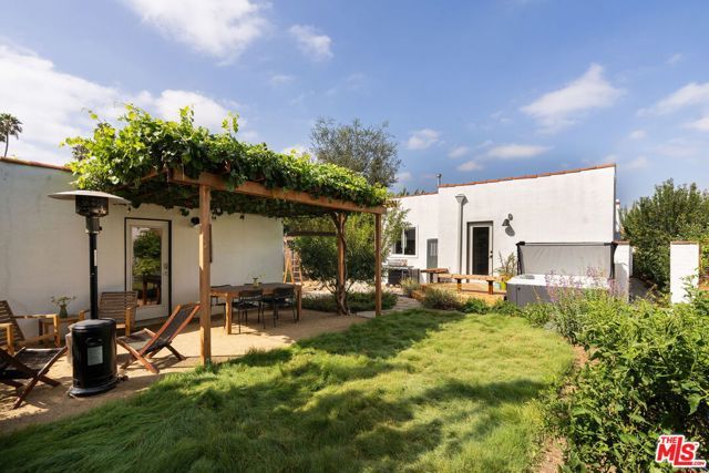 3536 West Boulevard, Los Angeles, CA 90016