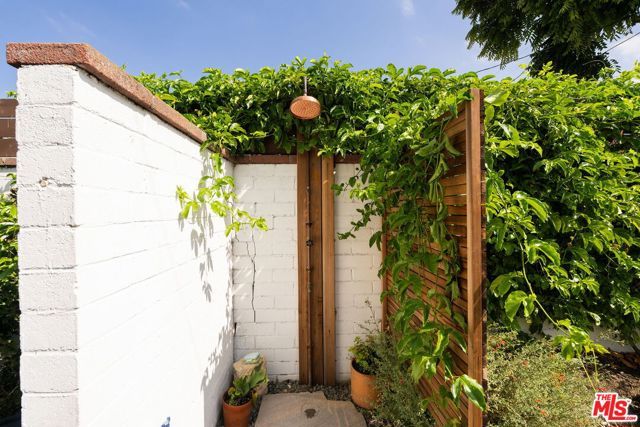 3536 West Boulevard, Los Angeles, CA 90016