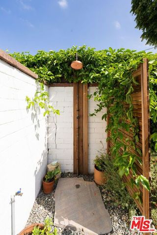 3536 West Boulevard, Los Angeles, CA 90016
