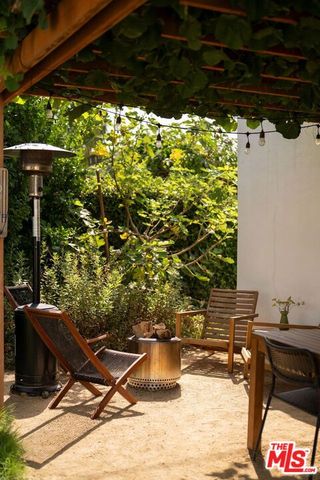 3536 West Boulevard, Los Angeles, CA 90016