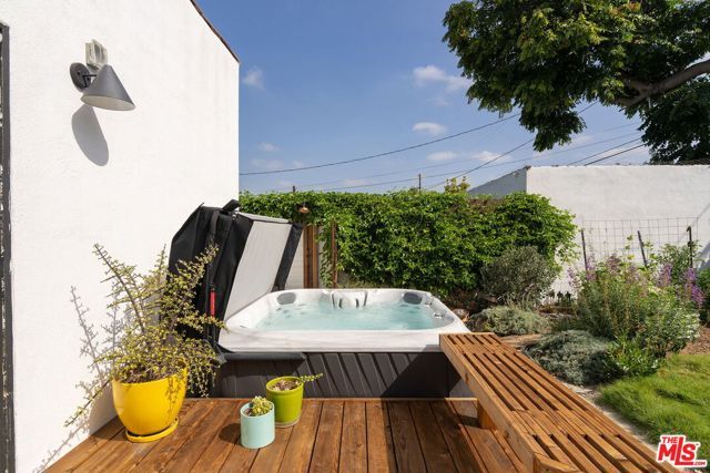 3536 West Boulevard, Los Angeles, CA 90016