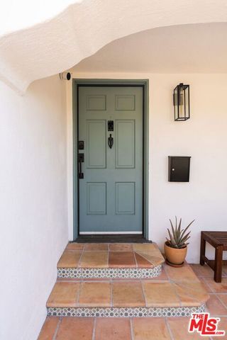 3536 West Boulevard, Los Angeles, CA 90016