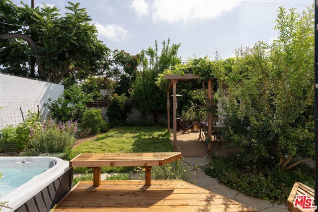 3536 West Boulevard, Los Angeles, CA 90016