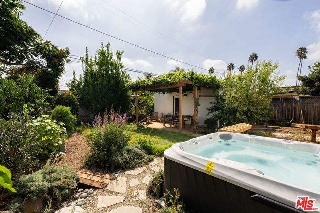 3536 West Boulevard, Los Angeles, CA 90016