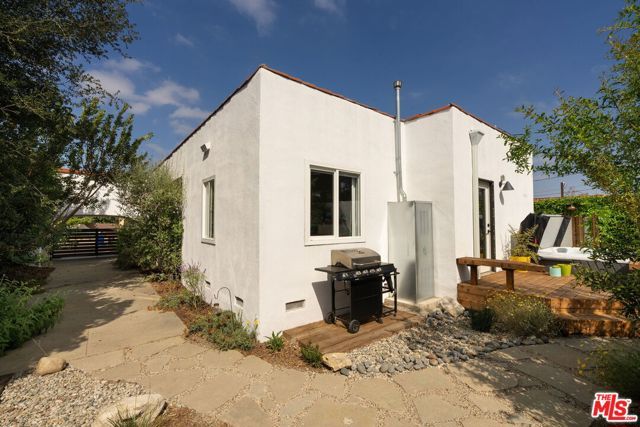 3536 West Boulevard, Los Angeles, CA 90016