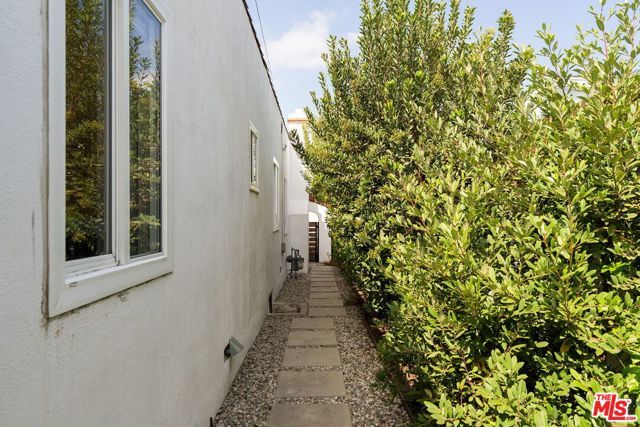 3536 West Boulevard, Los Angeles, CA 90016