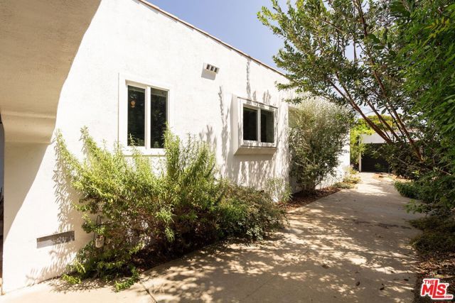3536 West Boulevard, Los Angeles, CA 90016