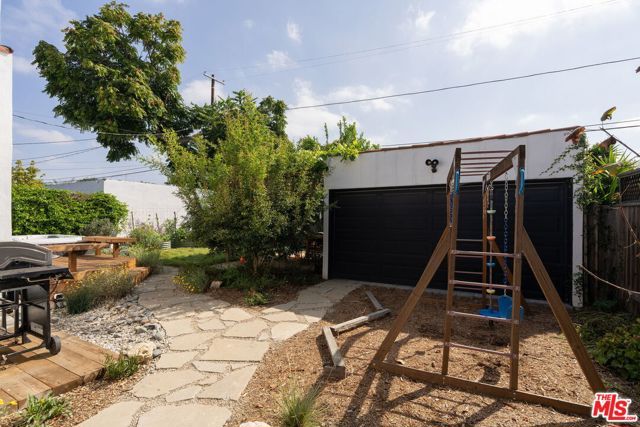 3536 West Boulevard, Los Angeles, CA 90016