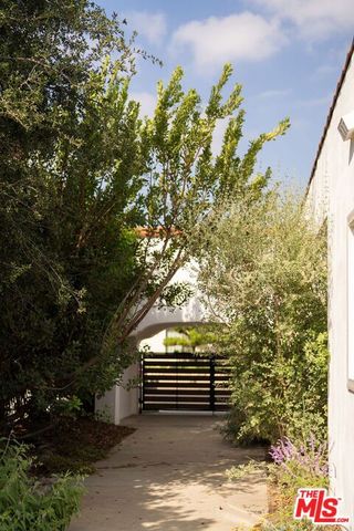 3536 West Boulevard, Los Angeles, CA 90016