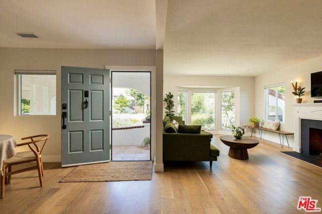 3536 West Boulevard, Los Angeles, CA 90016