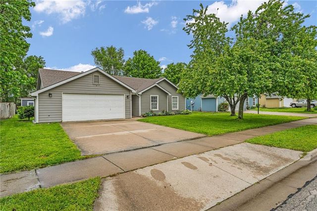 1010 Home Circle, Lawrence, KS 66046