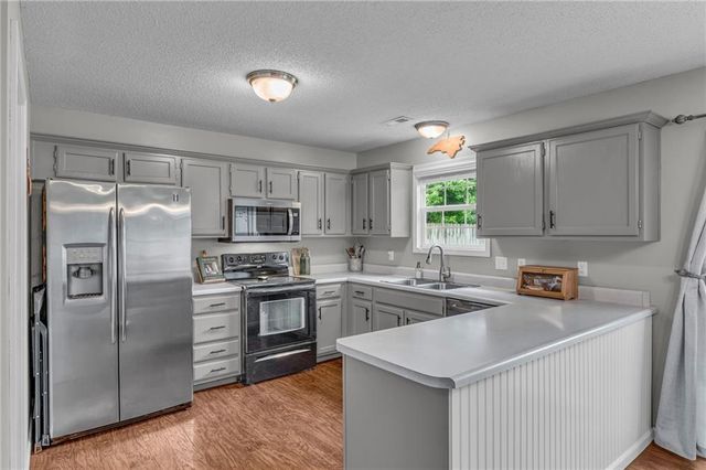 1010 Home Circle, Lawrence, KS 66046