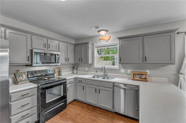 1010 Home Circle, Lawrence, KS 66046