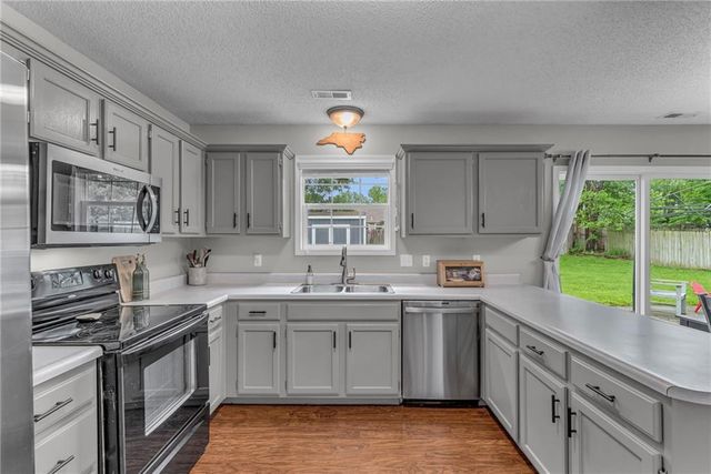 1010 Home Circle, Lawrence, KS 66046