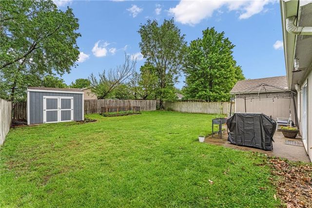 1010 Home Circle, Lawrence, KS 66046