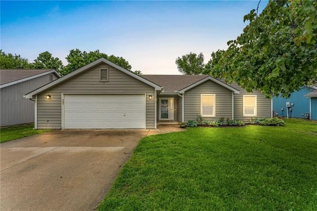 1010 Home Circle, Lawrence, KS 66046