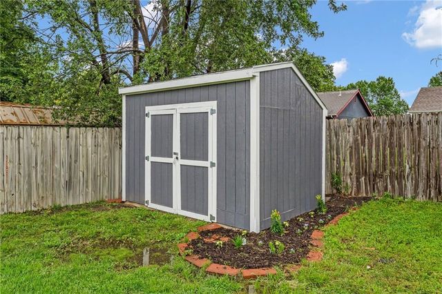 1010 Home Circle, Lawrence, KS 66046
