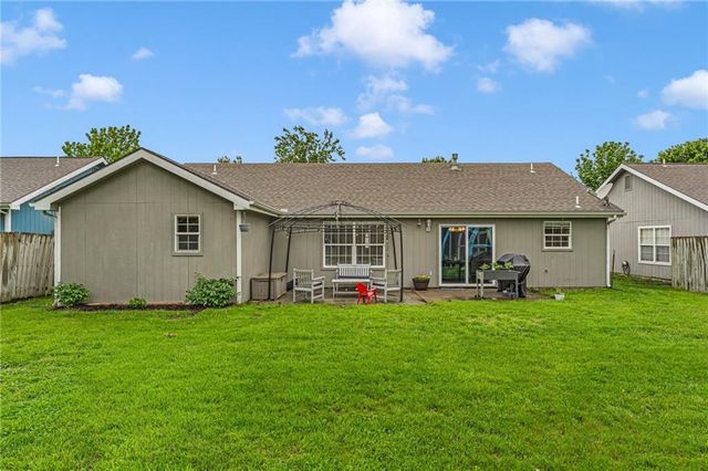 1010 Home Circle, Lawrence, KS 66046