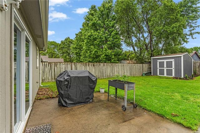 1010 Home Circle, Lawrence, KS 66046