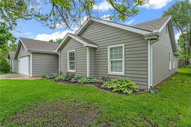 1010 Home Circle, Lawrence, KS 66046