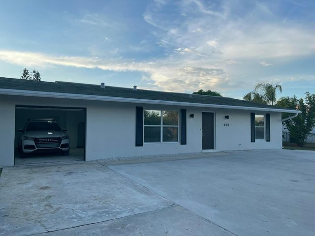 808 SE Degan Drive, Port St. Lucie, Port St Lucie, FL 34983