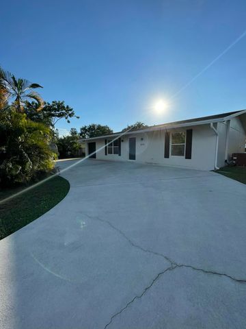 808 SE Degan Drive, Port St. Lucie, Port St Lucie, FL 34983