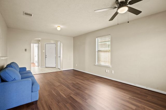 5247 Panay Park Drive, Houston, TX 77048