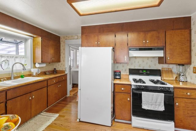 1037 W Magnolia St, Stockton, CA 95203